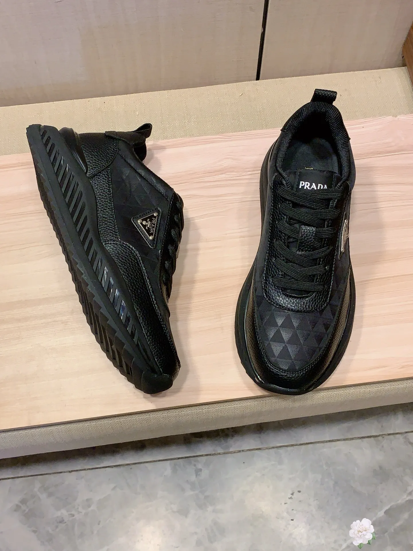 Men's men's shoes💰460💰💰🎩🎩[Lightning][Lightning] "PRADA*" The latest and most popular casual shoes, top brand [seduce] luxury ~ purchasing agency, top ~ quality. [Strong] The upper is made of imported breathable cowhide with material ➕ breathable sheepskin feet (•) and fine workmanship. The original stylish and stylish soft rubber wear-resistant and non-slip outsole is light and comfortable on the feet. The real thing looks better in real photos. 413: code: 38-44, 3️⃣ colors selected